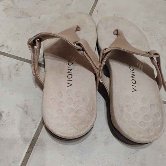 Vionic Wanda Leather Thong Sandal Adjustable Strap Macaroon Tan Basic Size 8.5 - Picture 5 of 8